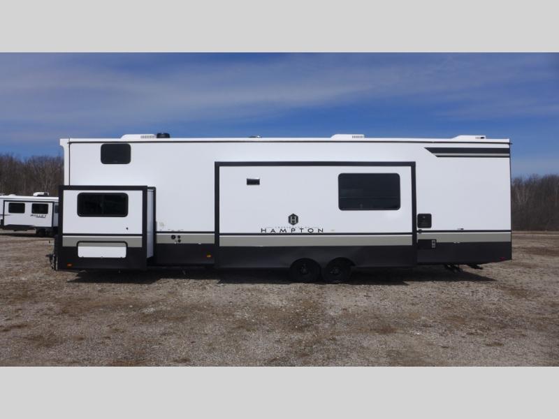 2024 CrossRoads Hampton HP390PVL, $ 104,082
