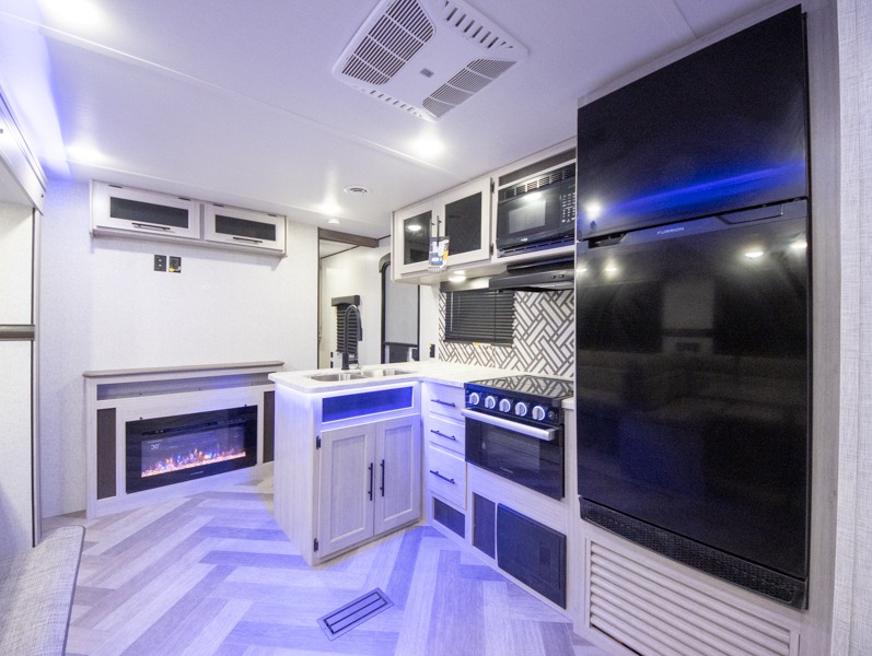 2024 CrossRoads Zinger ZR290KB, $ 27,990