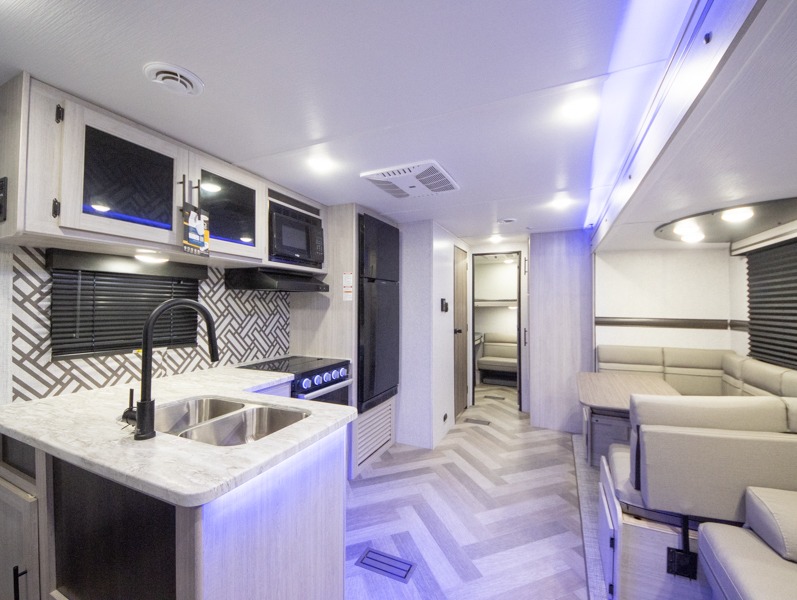 2024 CrossRoads Zinger ZR290KB, $ 27,990