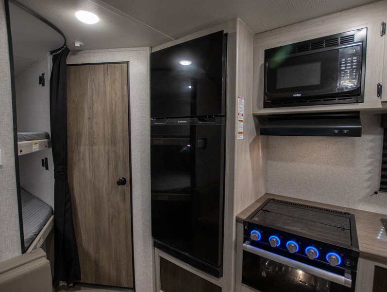 2024 CrossRoads Zinger Lite ZR252BH, $ 16,990