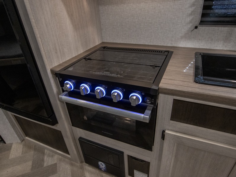 2024 CrossRoads Zinger Lite ZR252BH, $ 16,990