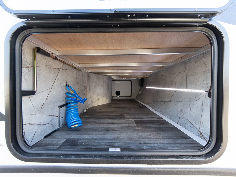 2024 CrossRoads Sunset Trail Super Lite SS242BH, $ 48,552