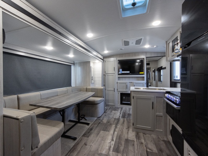 2024 CrossRoads Sunset Trail Super Lite SS242BH, $ 48,552