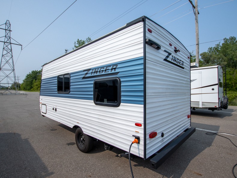 2024 CrossRoads Zinger Lite ZR18BH, $ 12,990
