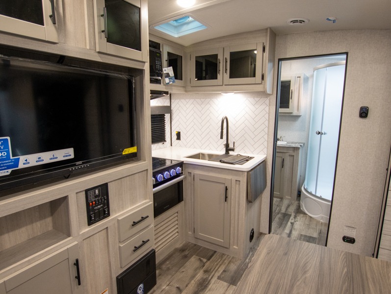 2024 CrossRoads Sunset Trail Super Lite SS222RB, $ 53,097