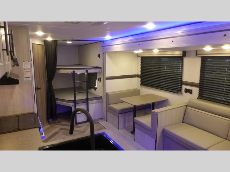 2024 CrossRoads Zinger Lite ZR260BH, $ 36,127