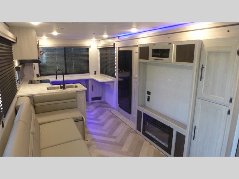 2024 CrossRoads Zinger ZR309BH, $ 47,042