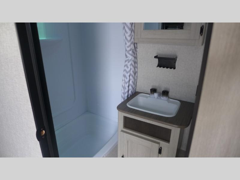 2024 CrossRoads Zinger Lite ZR211RD, $ 30,417