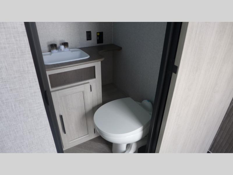 2024 CrossRoads Zinger Lite ZR211RD, $ 30,417