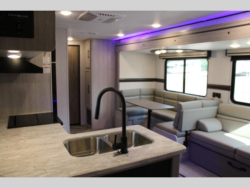 2024 CrossRoads Zinger ZR290KB, $ 27,990