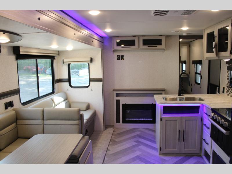 2024 CrossRoads Zinger ZR290KB, $ 27,990