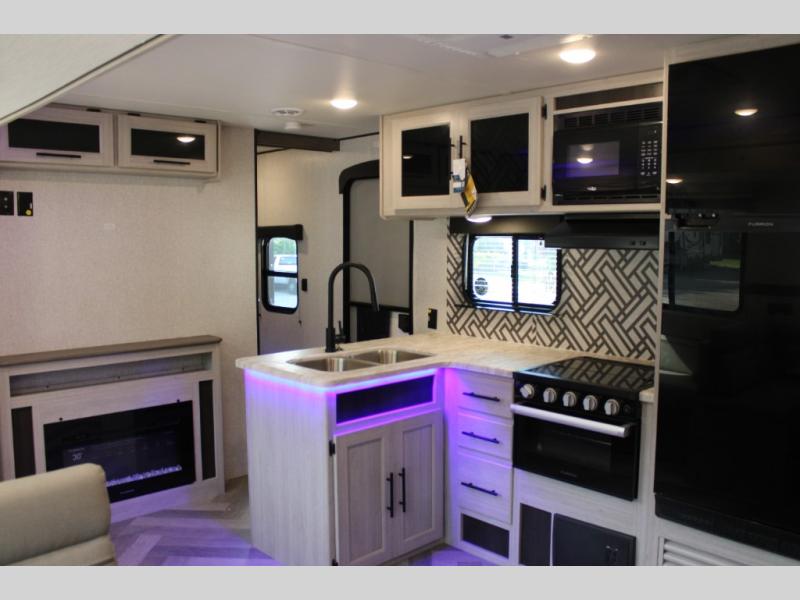 2024 CrossRoads Zinger ZR290KB, $ 27,990