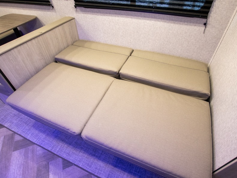 2024 CrossRoads Zinger Lite ZR260BH, $ 22,990