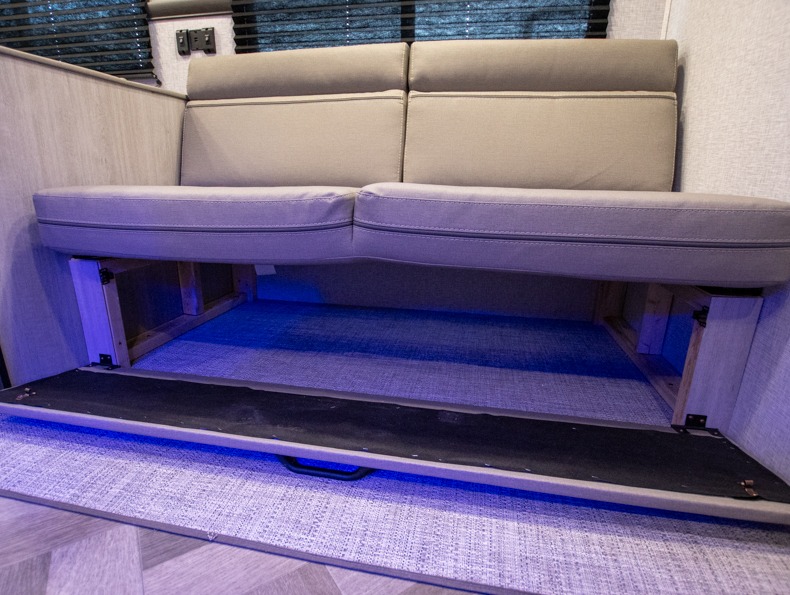 2024 CrossRoads Zinger Lite ZR260BH, $ 22,990