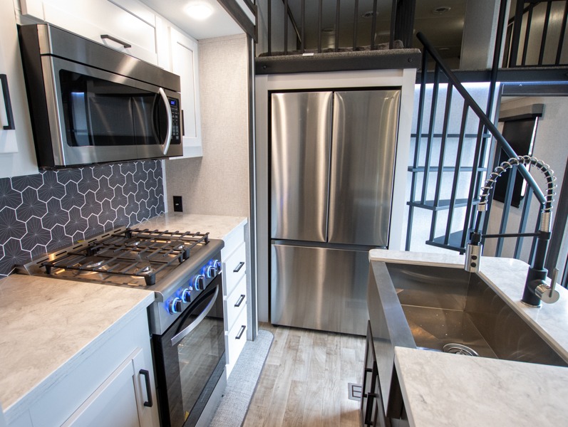 2024 CrossRoads Hampton HP390PVL, $ 64,990