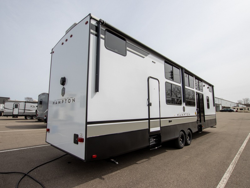 2024 CrossRoads Hampton HP390PVL, $ 64,990