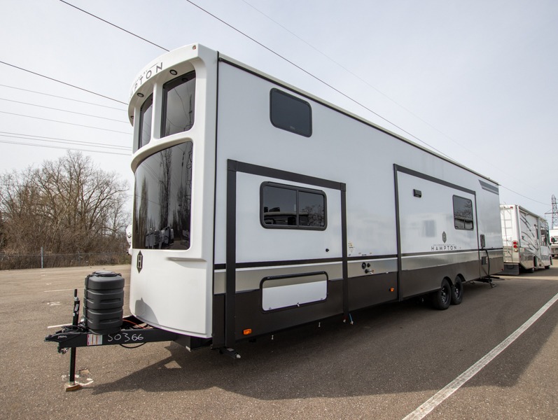 2024 CrossRoads Hampton HP390PVL, $ 64,990