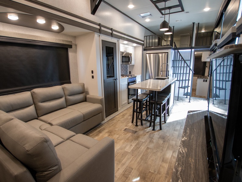 2024 CrossRoads Hampton HP390PVL, $ 64,990