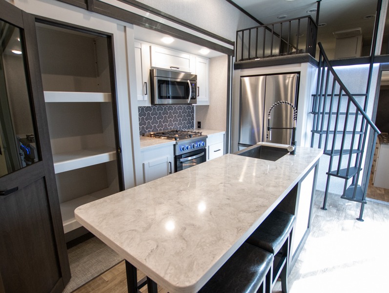 2024 CrossRoads Hampton HP390PVL, $ 64,990