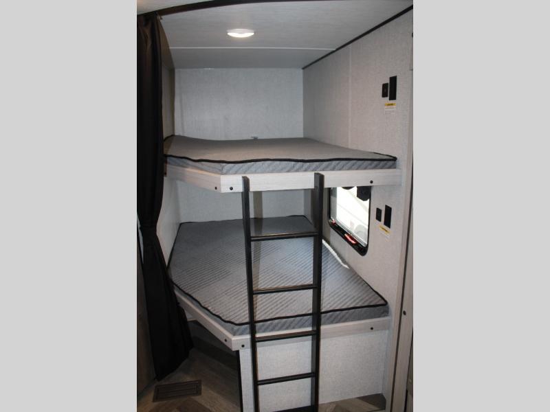 2024 CrossRoads Zinger Lite ZR260BH, $ 22,990