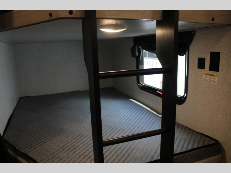 2024 CrossRoads Zinger Lite ZR260BH, $ 22,990