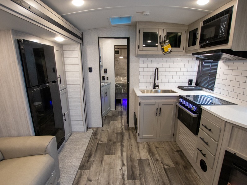 2024 CrossRoads Sunset Trail Super Lite SS258RD, $ 55,977