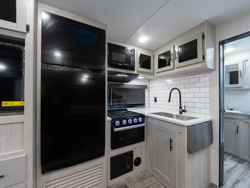 2024 CrossRoads Sunset Trail Super Lite SS253RB, $ 55,597