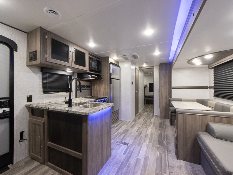 2023 CrossRoads Zinger ZR328SB, $ 34,990