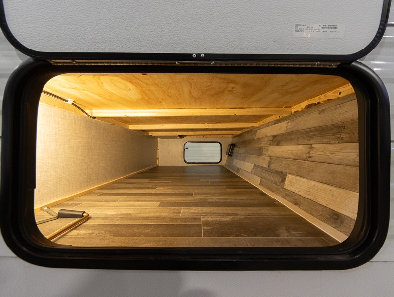 2023 CrossRoads Zinger ZR328SB, $ 34,990