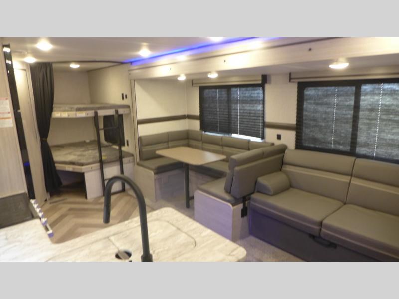 2023 CrossRoads Zinger Lite ZR270BH, $ 45,886