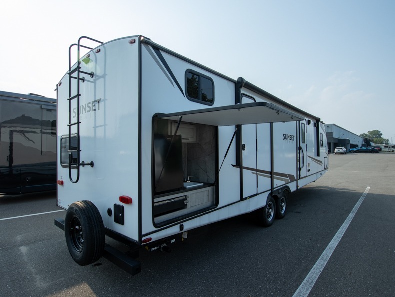 2023 CrossRoads Sunset Trail Super Lite SS331BH, $ 72,370