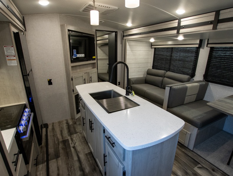 2023 CrossRoads Sunset Trail Super Lite SS331BH, $ 72,370