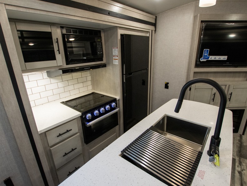 2023 CrossRoads Sunset Trail Super Lite SS331BH, $ 72,370