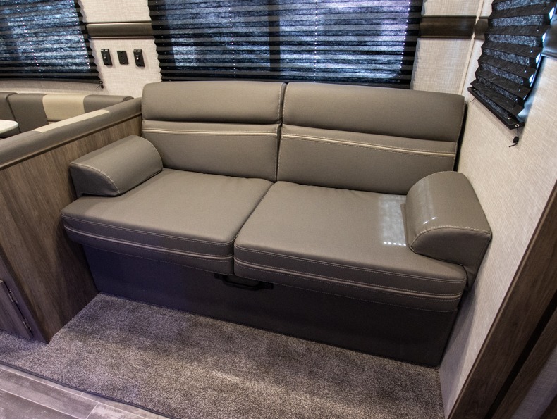 2023 CrossRoads Zinger ZR340BH, $ 37,990