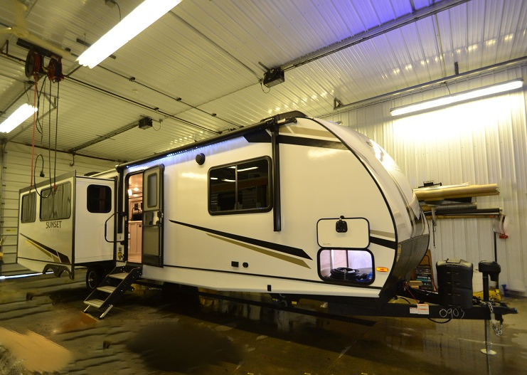 2023 CrossRoads Sunset Trail Super Lite SS330SI, $ 69,903