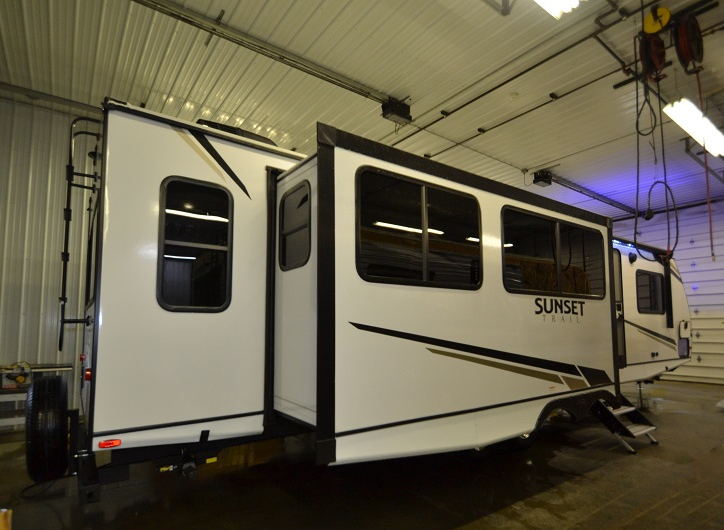 2023 CrossRoads Sunset Trail Super Lite SS330SI, $ 69,903