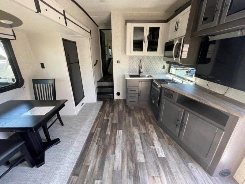 2022 CrossRoads Cruiser Aire CR24RL, $ 39,990