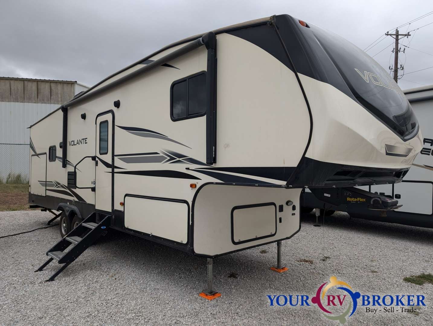 2019 CrossRoads Volante 5th Wheel VL295BH, $ 29,900