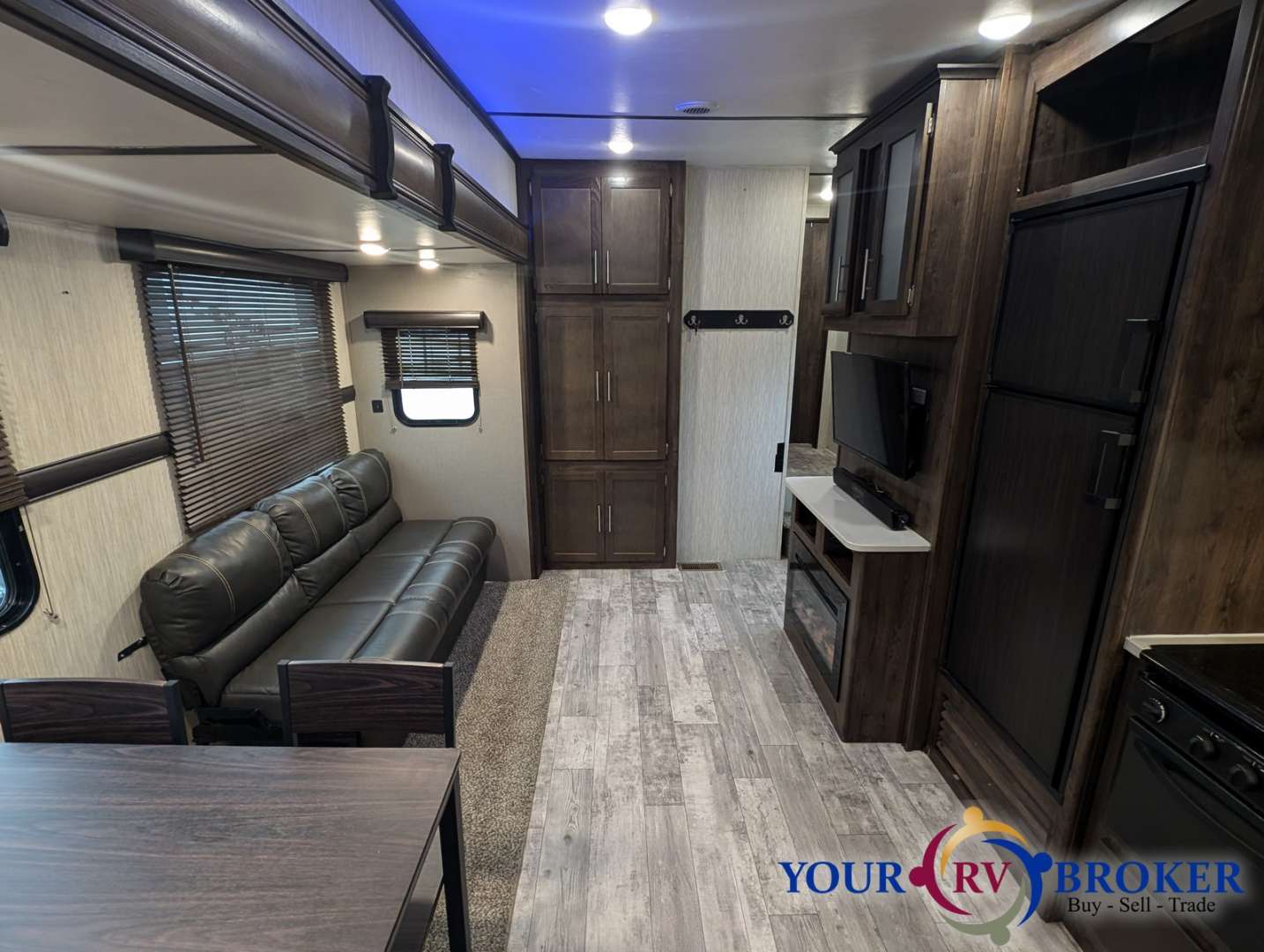 2019 CrossRoads Volante 5th Wheel VL295BH, $ 29,900