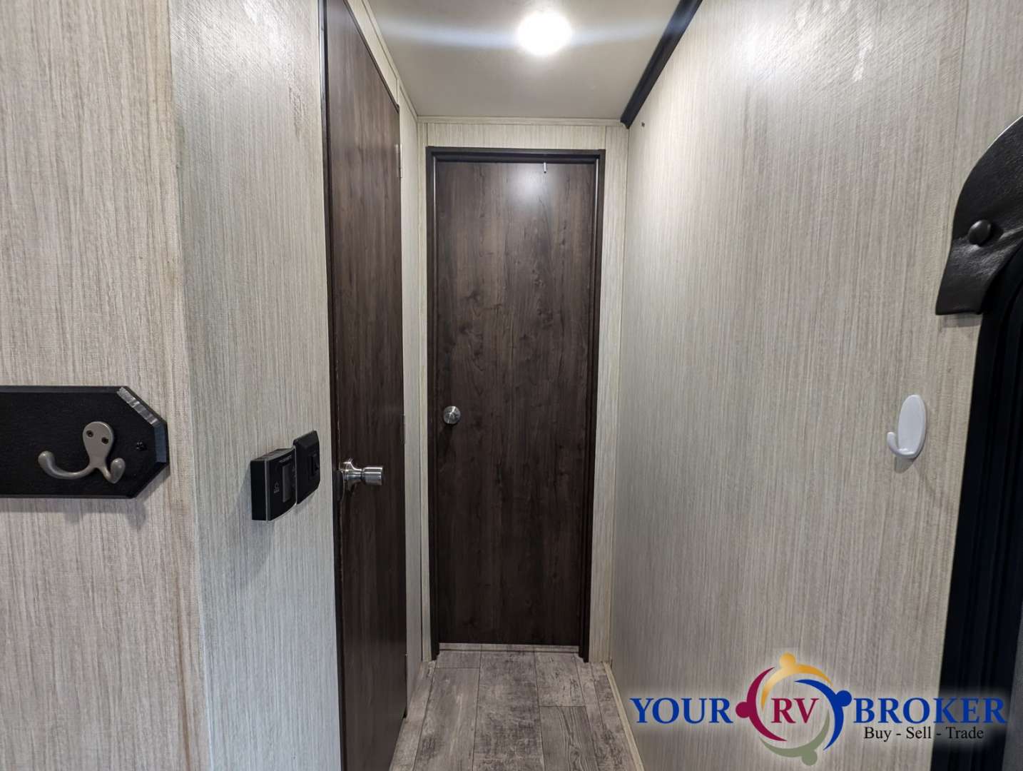 2019 CrossRoads Volante 5th Wheel VL295BH, $ 29,900
