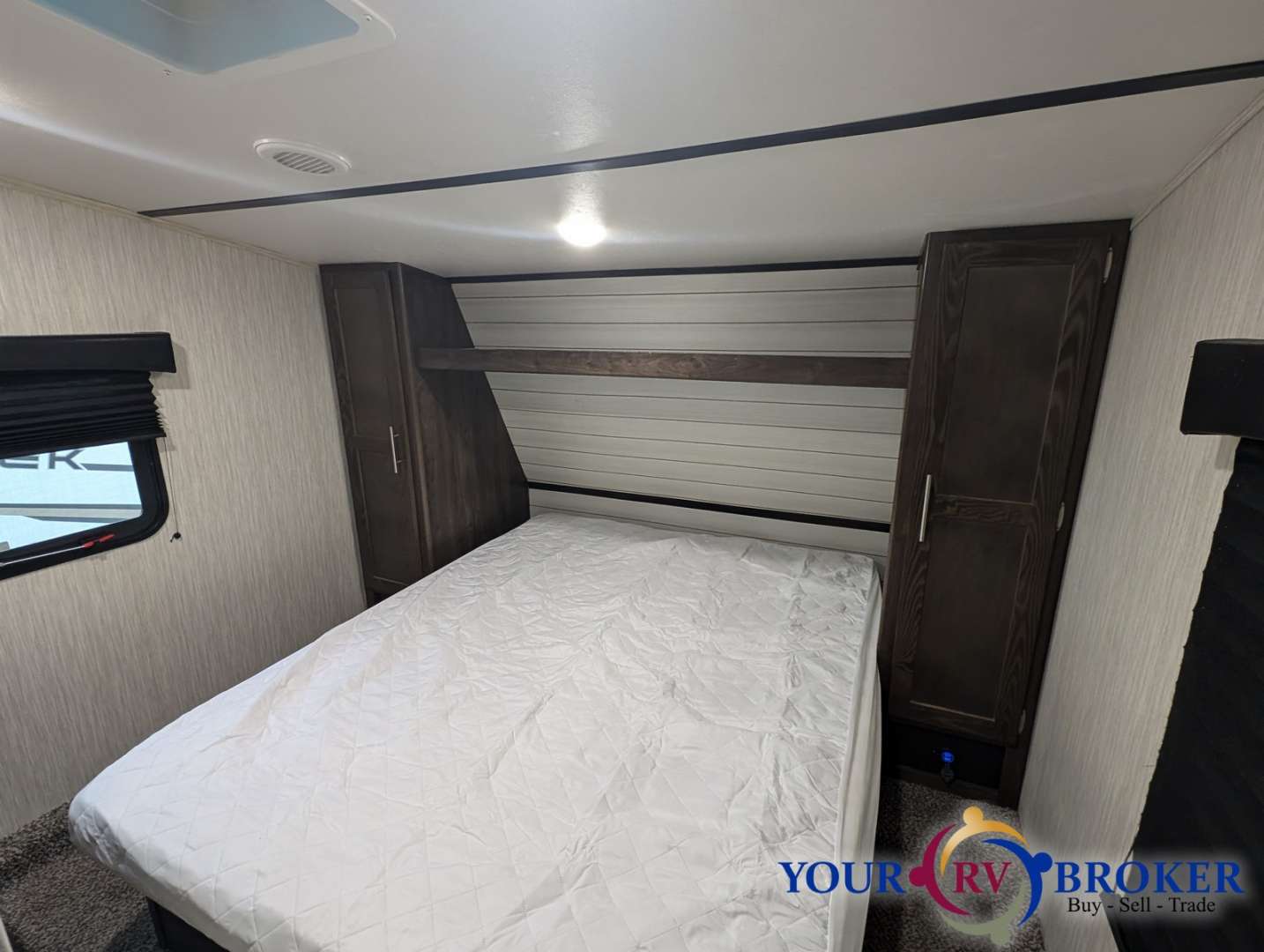 2019 CrossRoads Volante 5th Wheel VL295BH, $ 29,900