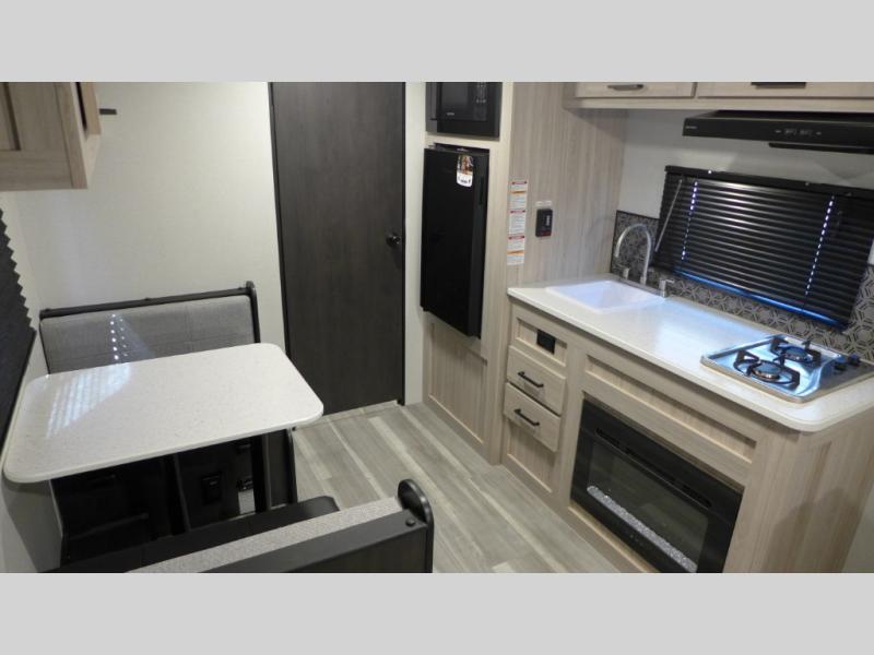 2025 Cruiser RV Avenir XLT 17RB, $ 12,990