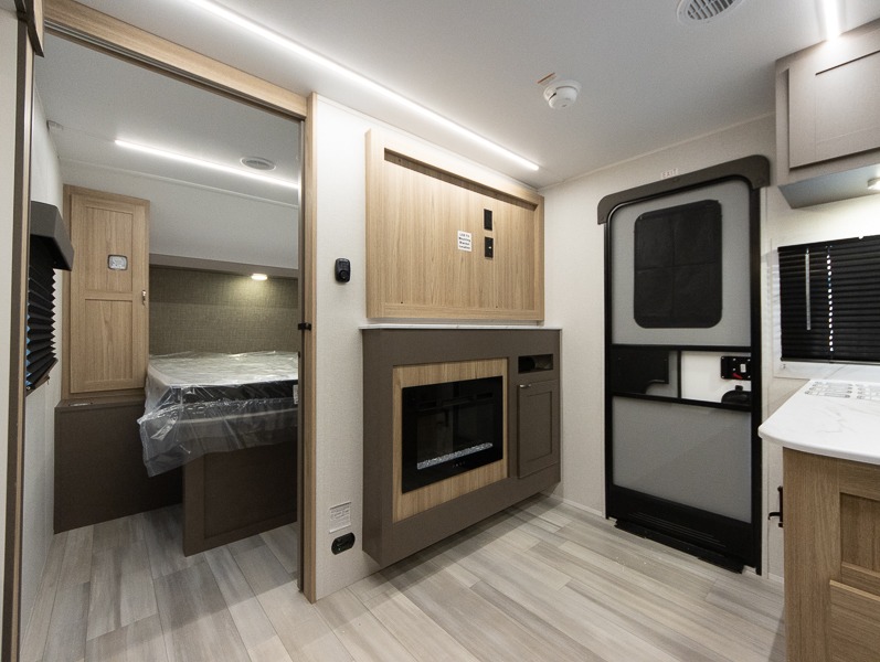 2025 Cruiser RV Avenir A-24RB, $ 24,995