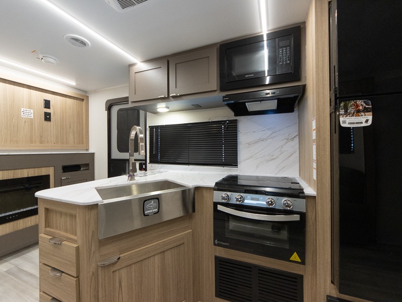 2025 Cruiser RV Avenir A-24RB, $ 24,995