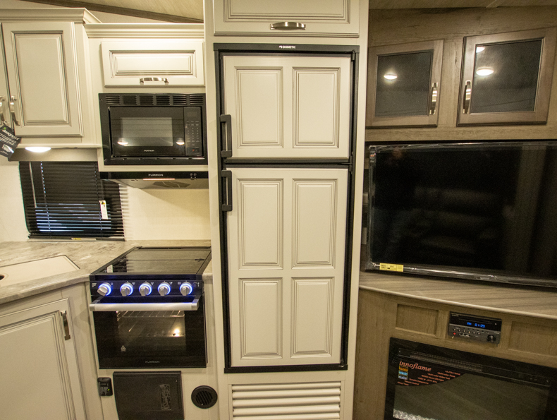 2023 Keystone Cougar Half-Ton 25RES, $ 42,999