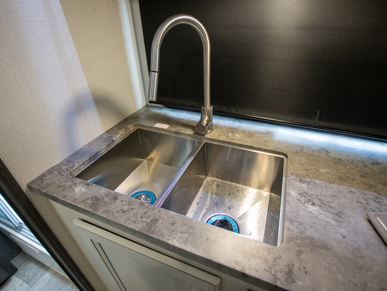 2024 Keystone Cougar Half-Ton (Travel Trailer - Ea, $ 32,995