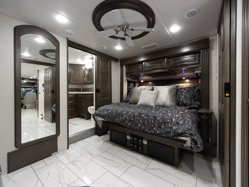 2025 Forest River Berkshire XL 40H, $ 319,997