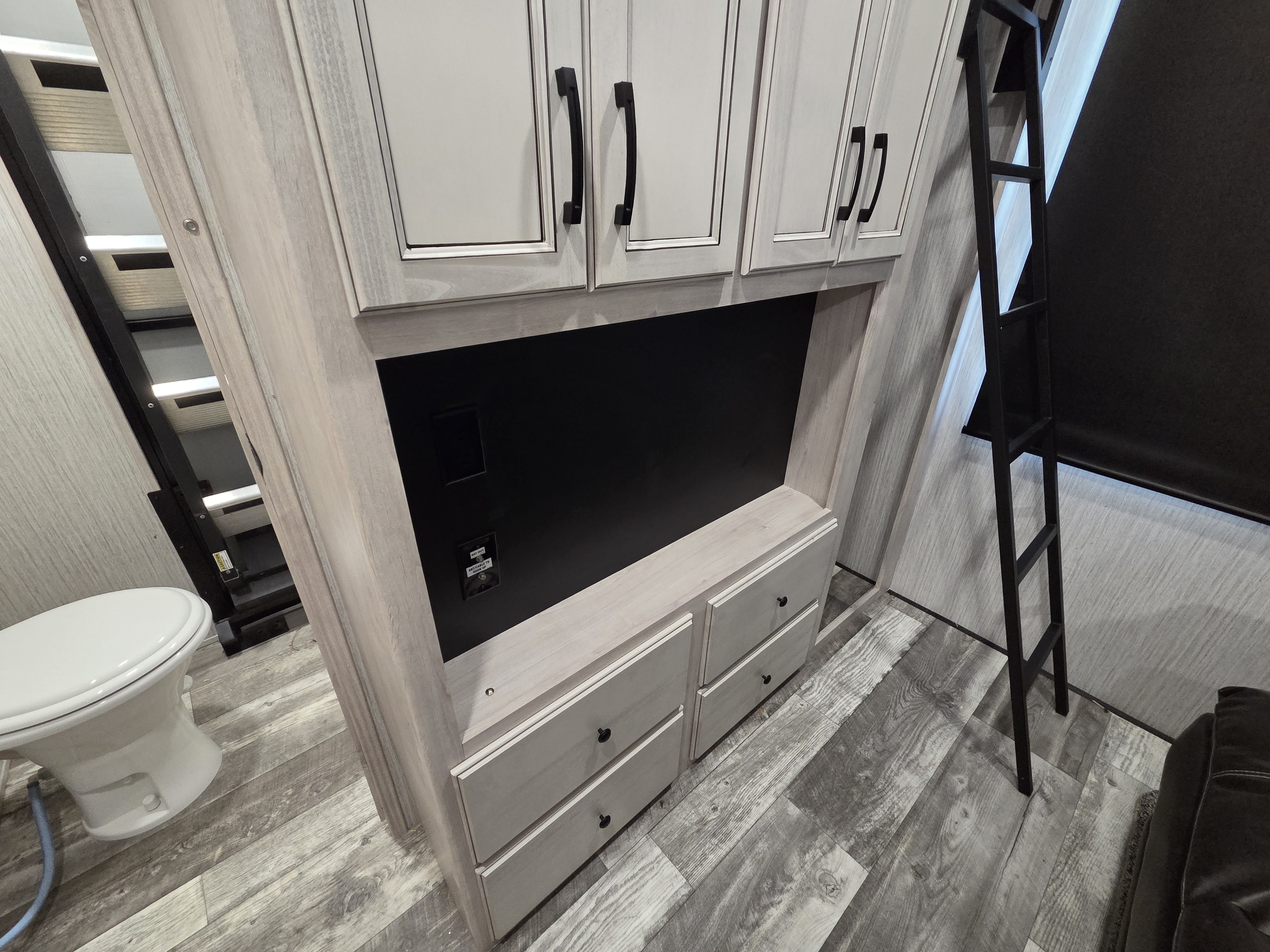 2022 Forest River Sandpiper 3330BH, $ 54,995
