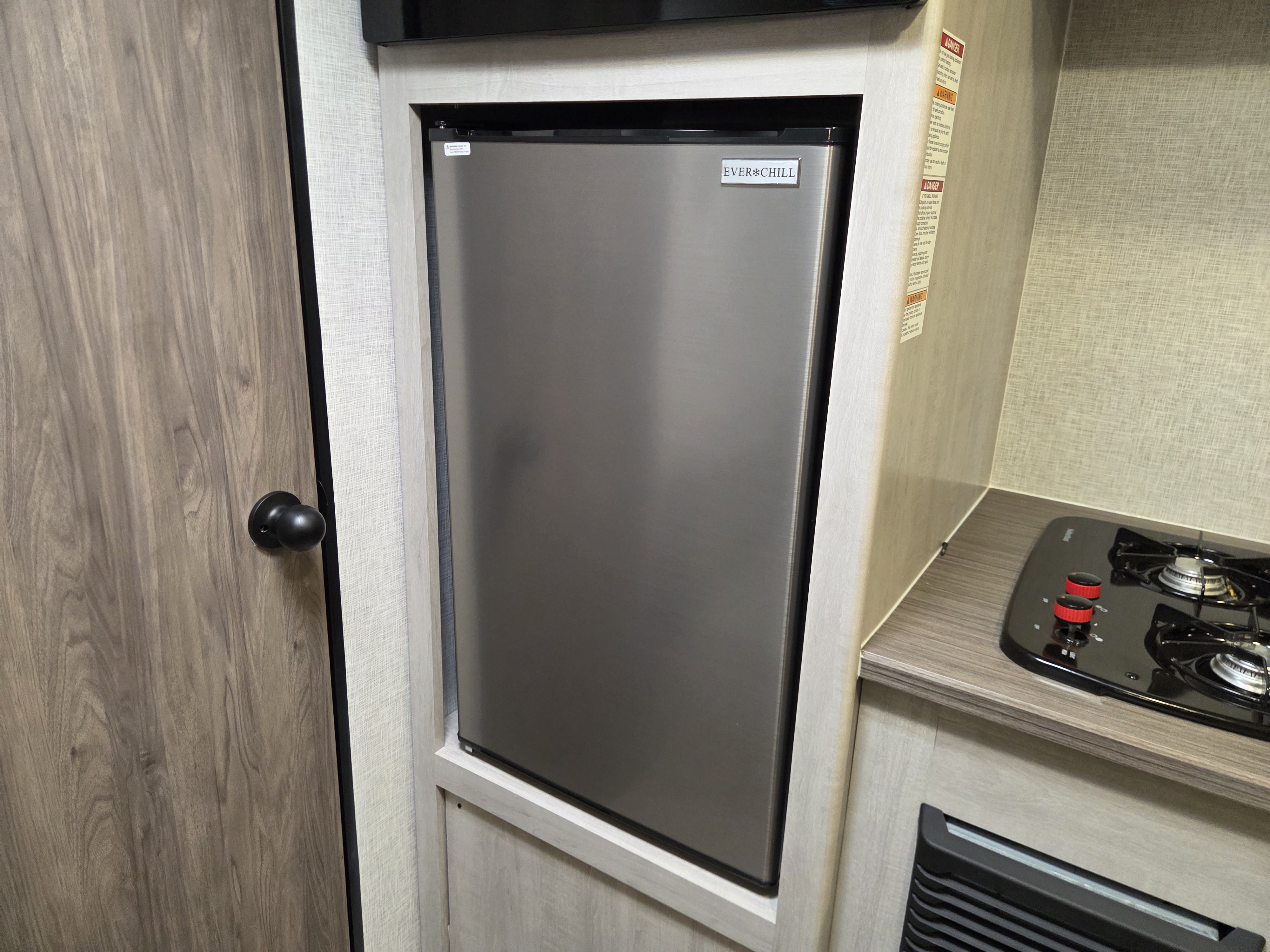 2025 CrossRoads Zinger Lite ZR18RB, $ 12,995