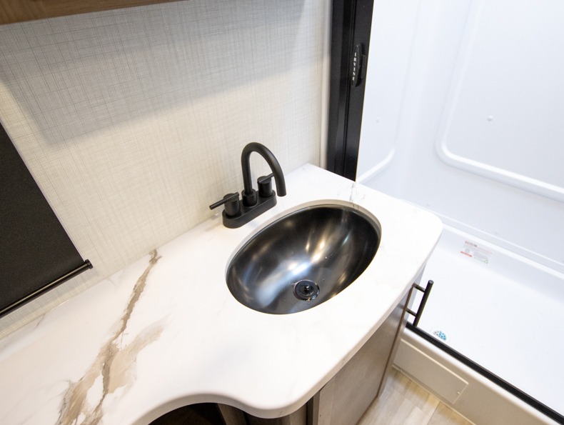 2026 Keystone Cougar Half-Ton (Travel Trailer) 22M, $ 39,990